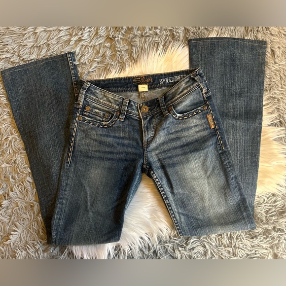 Silver Pioneer Blue Jeans Slightly Distressed - Picture 1 of 7